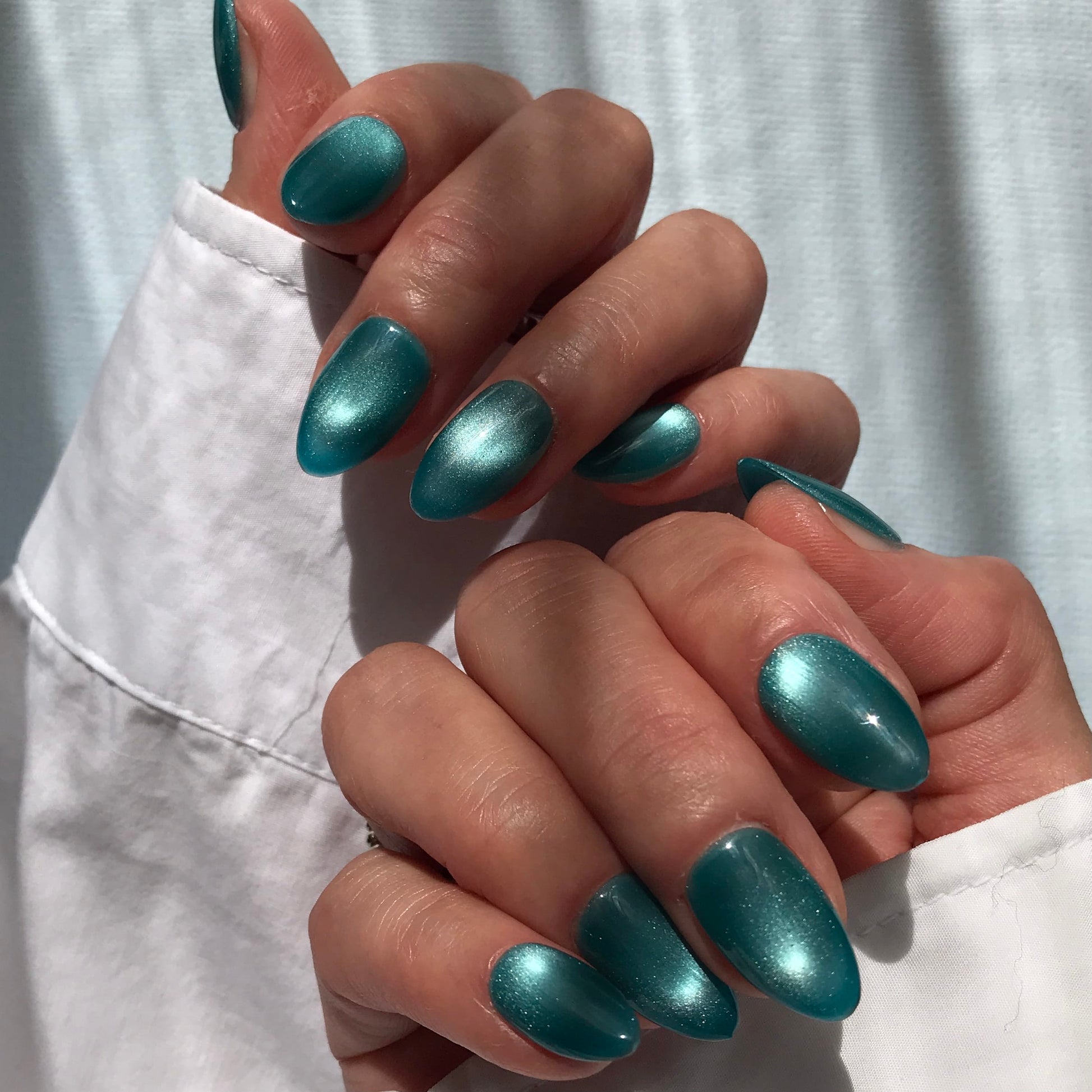 Magnetic blue press-on nails handmade with premium acrylic and soft gel. 