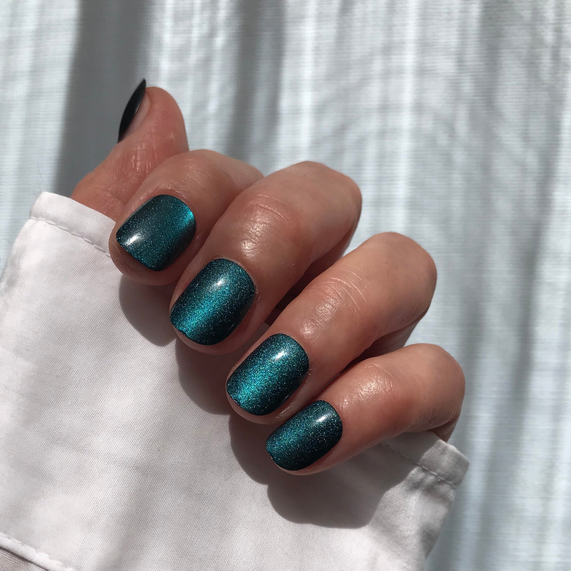 Premium handmade press-on nails in glittery teal in extra short. 